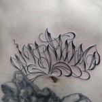 筆記体レターのタトゥー – Letter Tattoo