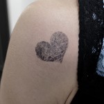 指紋ハートのワンポイントタトゥー,fingerprint,Heart,Small tattoo,Tattoo,刺青・タトゥースタジオ 女性彫師 恵華-Keika-