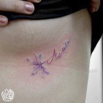 花レターのワンポイントタトゥー – Flower,Letter,Small Tattoo