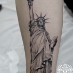 自由の女神像のブラック&グレータトゥー,Statue of Liberty Black&Gray Tattoo,刺青・タトゥースタジオ 女性彫師 恵華-Keika-