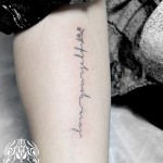 筆記体レターのタトゥー – Letter Tattoo