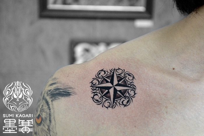 コンパスのワンポイントタトゥー Compass Small Tattoo Keika, Tattoo, タトゥースタジオ, 刺青, 女性彫師, 恵華