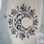 太陽と月のトライバルタトゥー – Sun and Moon Tribal Tattoo