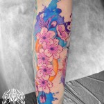 桜と水彩のタトゥー – SAKURA Watercolor Tattoo
