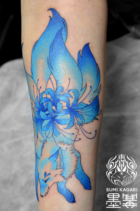 九尾の狐と彼岸花のタトゥー - Fox, cluster amaryllis Tattoo